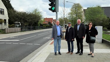 Zeigten sich zufrieden mit der Umgestaltung des Mecklenburger Wegs (von links): Thorsten Raschen, Bernd Schomaker, Bernd Freemann und Martina Kirschstein-Klingner. 